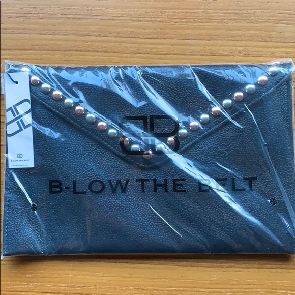 B-low the belt clutch - Picture 2 of 3